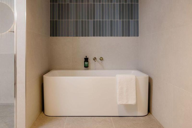 Crowne Plaza Adelaide Mawson Lakes By Ihg Esterno foto